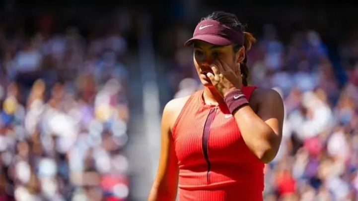 Emma Raducanu rút khỏi Billie Jean King Cup